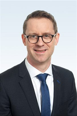 Dirk Langhammer as Vice President