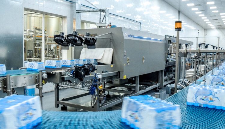 Thanks to enhanced performance, Sidel’s Super Combi Compact complete water line opened the door for more business opportunities for Zulal Water Factory, in Sharjah, UAE (Zulal). Running at up to 45,000 bottles per hour (bph), the line not only delivers increased productivity by 280%, but also helps the company save 56% on energy costs, when compared with their existing PET line. In addition, with the new, lighter PET bottle and optimisation of utilities, there has been a considerable reduction in the overall carbon footprint. Sidel Super Combi Compact water complete line enhances both performance and sustainability for Zulal Water Factory, in Sharjah, UAE