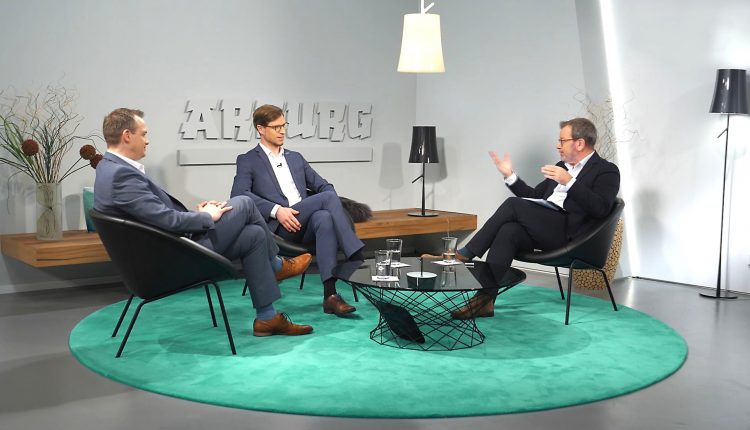 In the studio, Stephan Reich (left), Arburg Divisional Manager IT Digital Solutions and Peter Kowalewski (centre), Arburg Team Manager Industrial Solutions Support, discuss the opportunities and risks of digitalisation with presenter Guido Marschall.