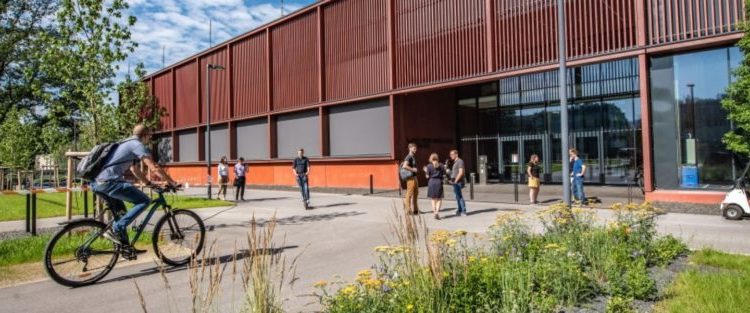 The Future of Plastics: JKU Linz Trains the Plastics Engineers of Tomorrow