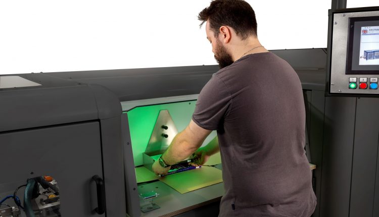 Flap’it! operator adding items to pack