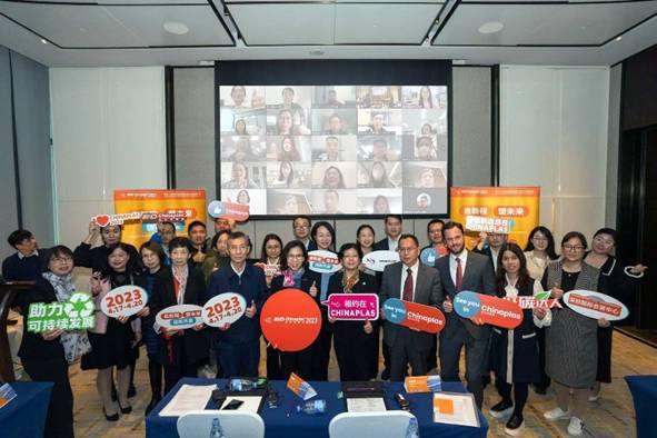 △More than 100 local and overseas media participated in the press conference online and offline.